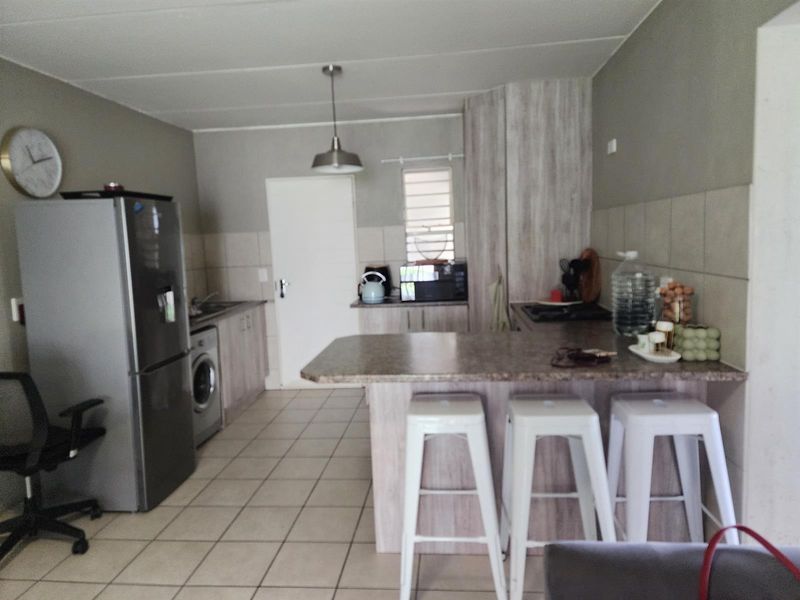 BEAUTIFUL 2BED 2BATH GROUNG FLOOR APARTMENT FOR SALE. - Photo 4