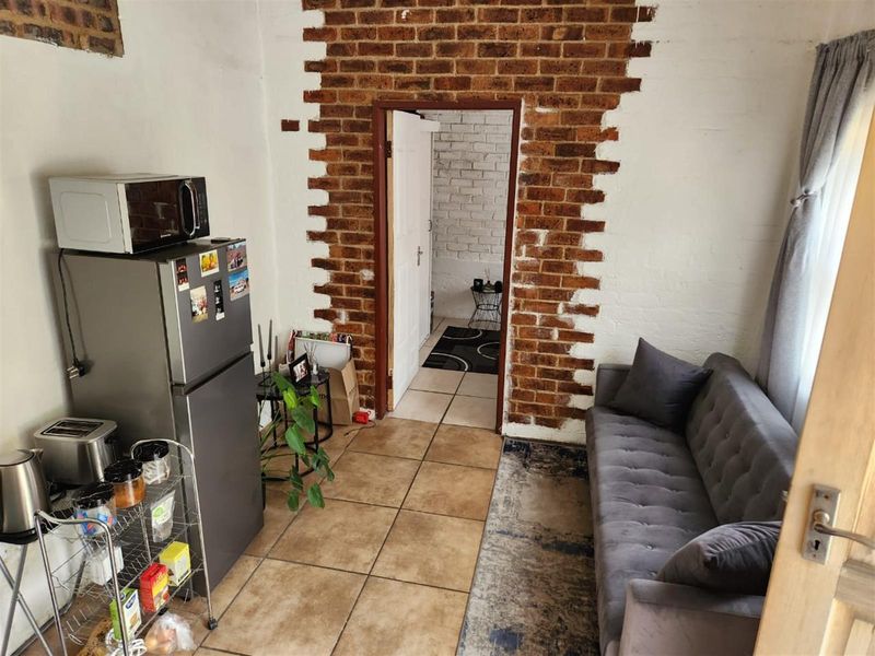 Cottage To Rent in Lyndhurst, Johannesburg - Photo 2