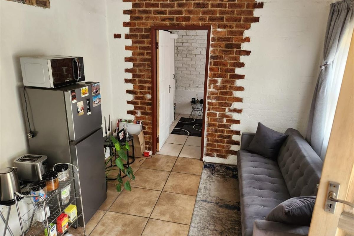 Cottage To Rent in Lyndhurst, Johannesburg - Photo 2