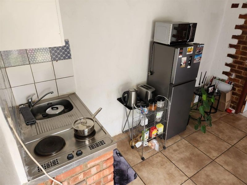 Cottage To Rent in Lyndhurst, Johannesburg - Photo 3