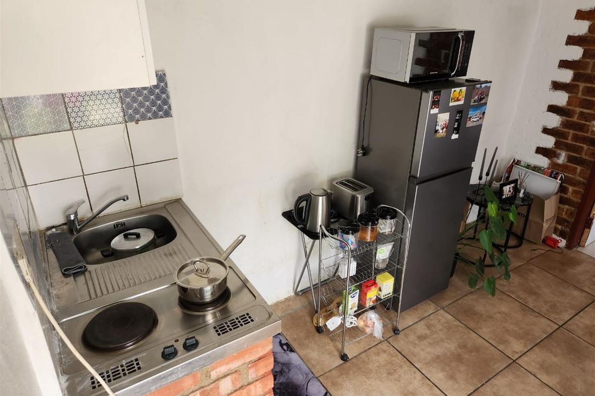 Cottage To Rent in Lyndhurst, Johannesburg - Photo 3