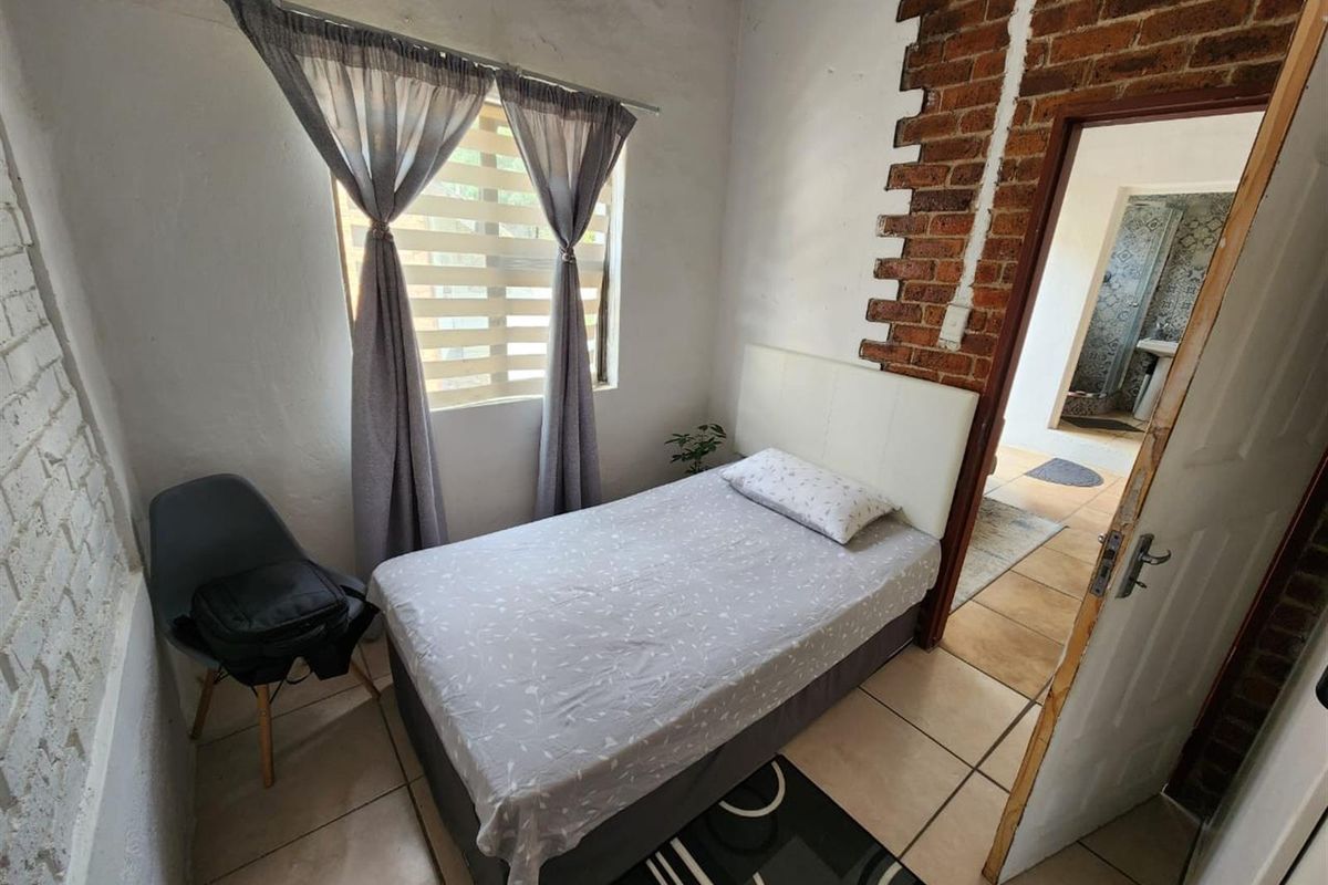 Cottage To Rent in Lyndhurst, Johannesburg - Photo 5