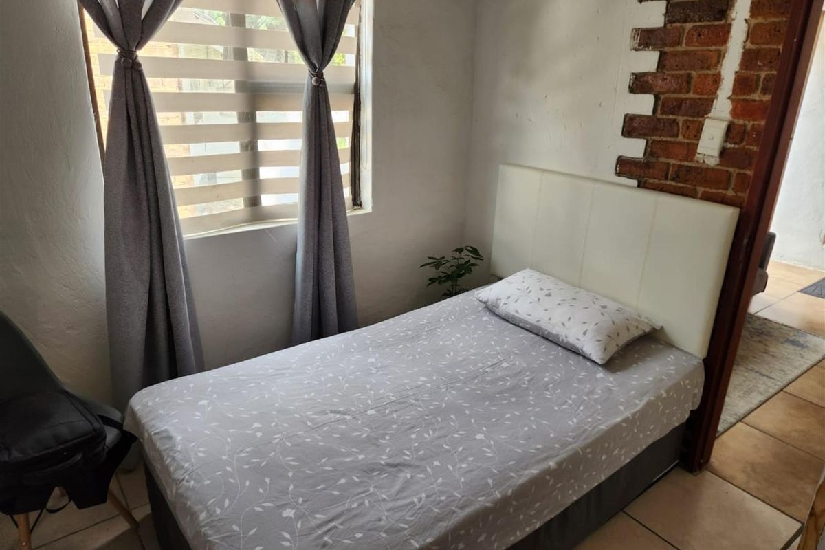 Cottage To Rent in Lyndhurst, Johannesburg - Photo 4