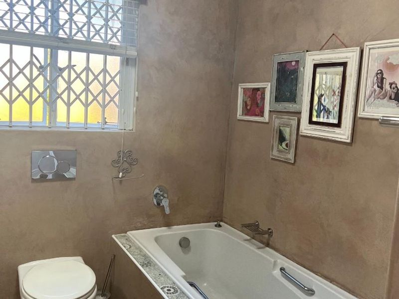 Ground Floor Townhouse To Let in a Secure Complex - Photo 9