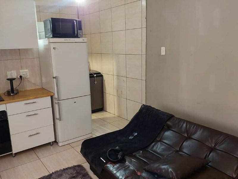 Cottage To Rent in Lyndhurst, Johannesburg - Photo 3