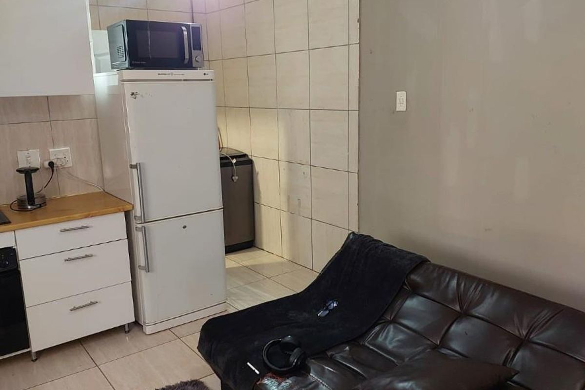 Cottage To Rent in Lyndhurst, Johannesburg - Photo 3