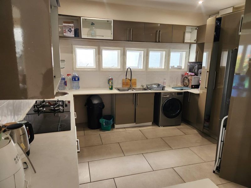 Cottage To Rent in Houghton Estate, Johannesburg - Photo 8