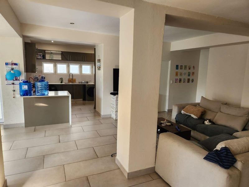 Cottage To Rent in Houghton Estate, Johannesburg - Photo 3