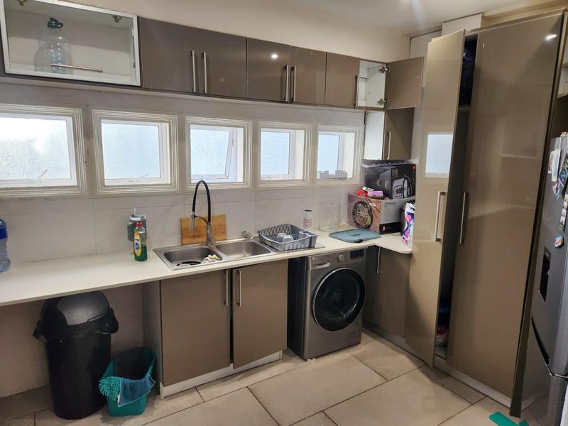 Cottage To Rent in Houghton Estate, Johannesburg - Photo 7