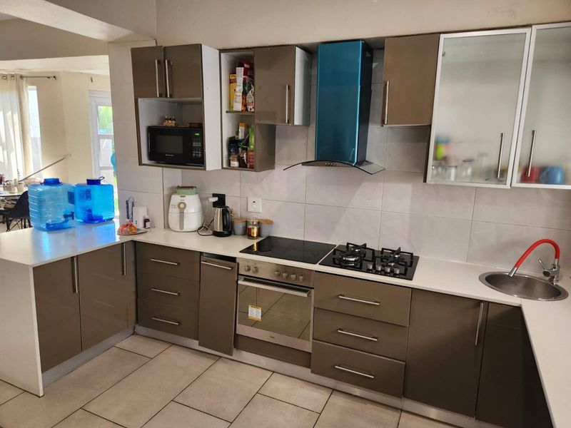 Cottage To Rent in Houghton Estate, Johannesburg - Photo 6