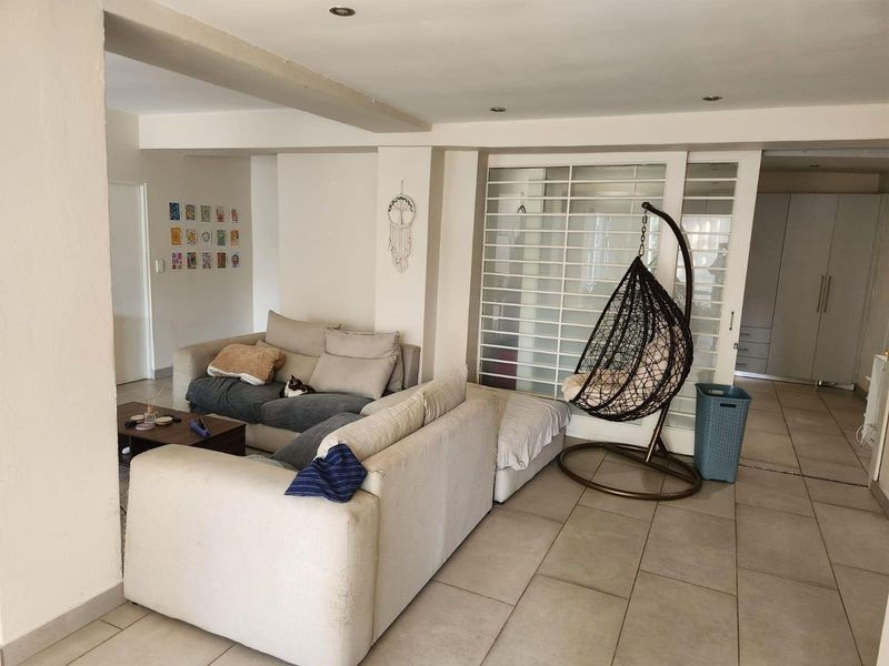 Cottage To Rent in Houghton Estate, Johannesburg - Photo 5