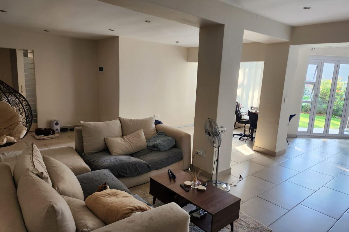 Cottage To Rent in Houghton Estate, Johannesburg - Photo 4