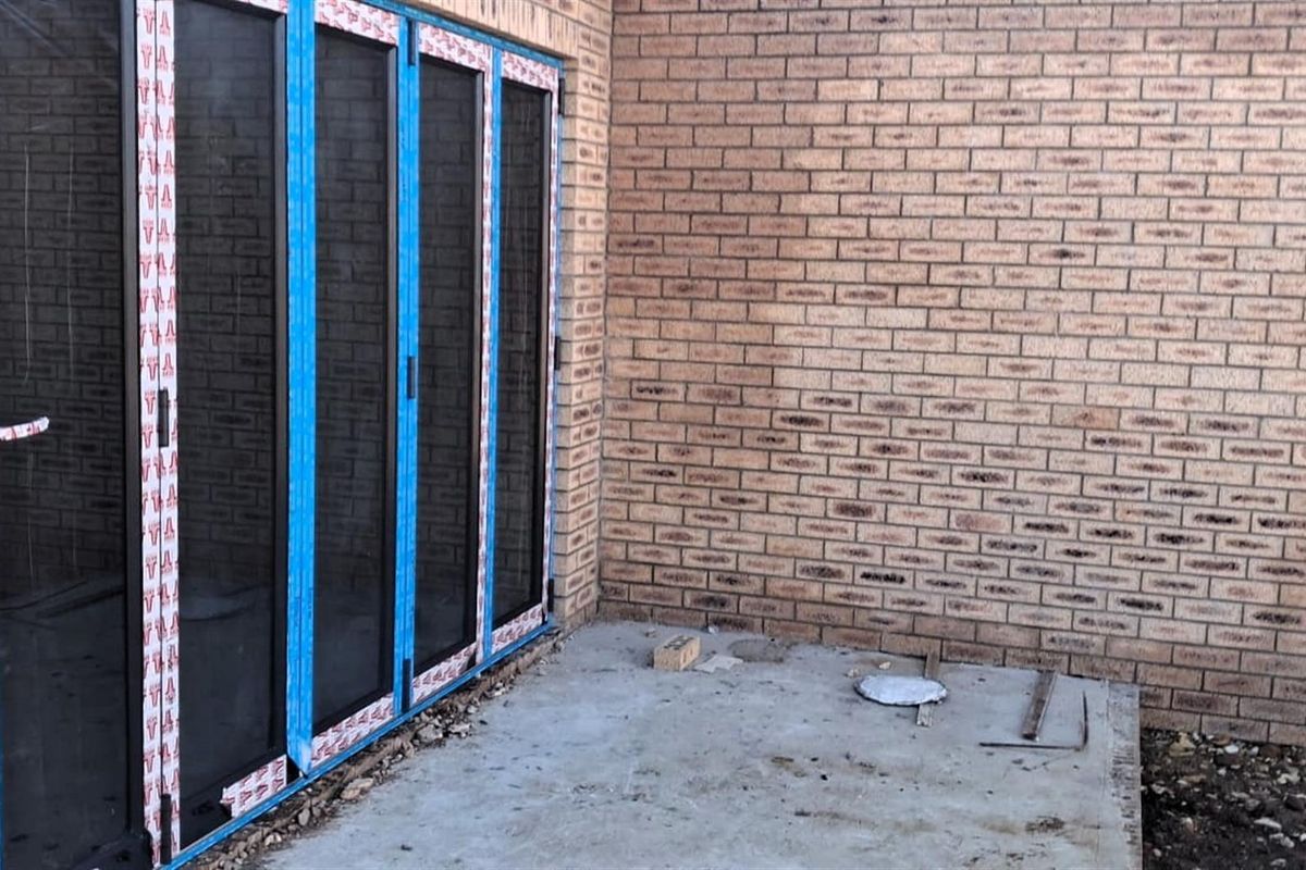 Modern 4 Bedroom, 3 Bathroom Home for Sale in Noorsekloof - Stylish New Build with Premium Finishes - Photo 5