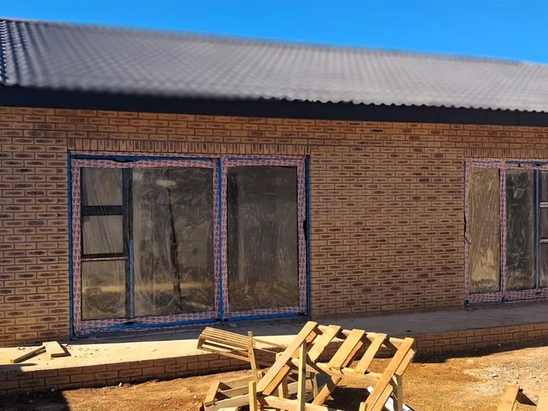 Modern 4 Bedroom, 3 Bathroom Home for Sale in Noorsekloof - Stylish New Build with Premium Finishes - Photo 3