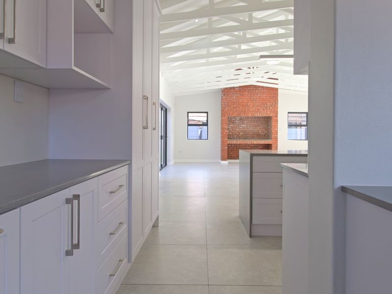 Modern 3 Bedroom, 2 Bathroom Home for Sale in Noorsekloof - Stylish New Build with Premium Finishes - Photo 10