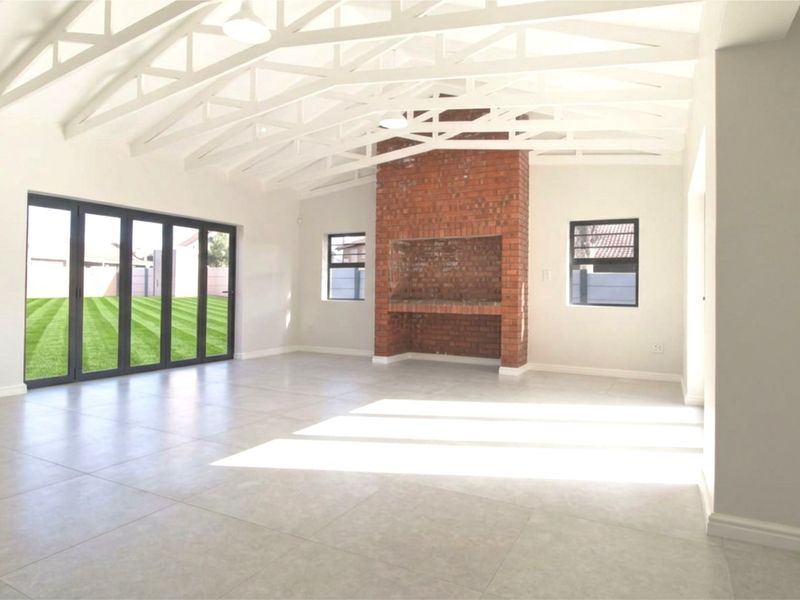 Exclusive Brand-New 4-Bedroom Home for Sale in Noorsekloof, Jeffreys Bay - Photo 4