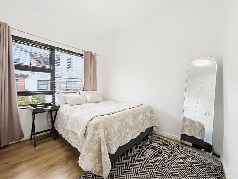 Stylish Fully Furnished Loft Apartment in Prestigious Dainfern - Photo 6