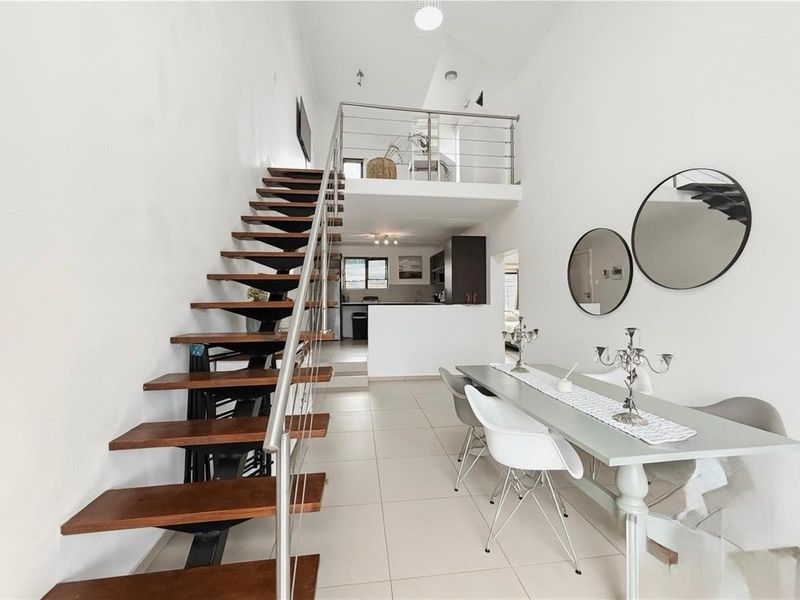 Stylish Fully Furnished Loft Apartment in Prestigious Dainfern - Photo 10