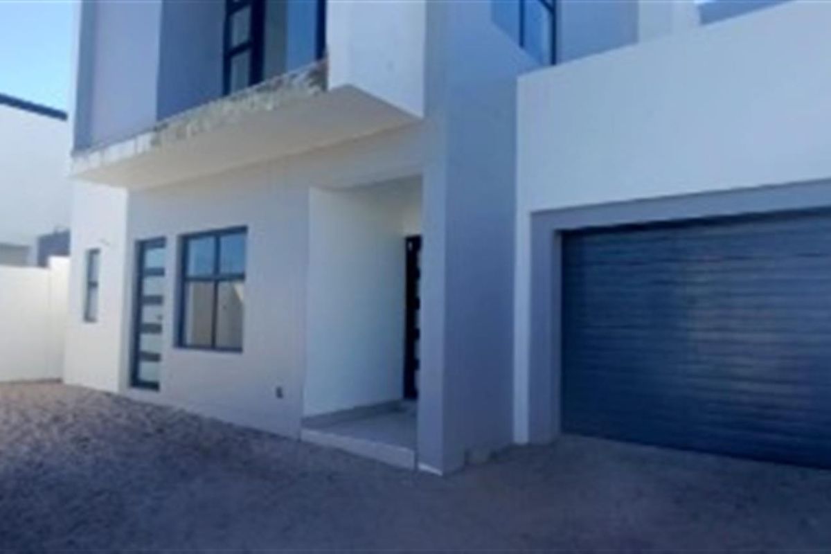 6 BEDROOM 6 BATHROOM MODERN HOUSE IN SANDOWN - Photo 2