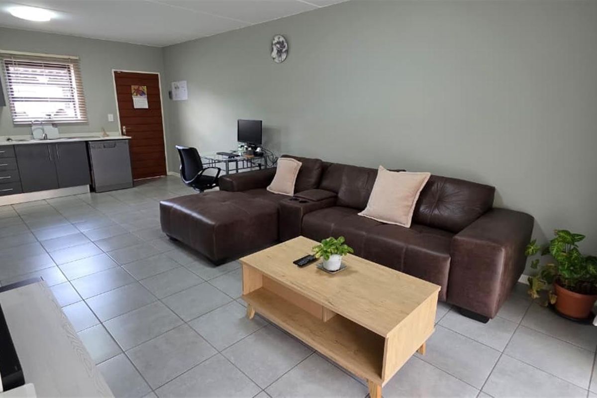 Beautiful Finished Simplex in Terenure, Kempton Park!!!! - Photo 2