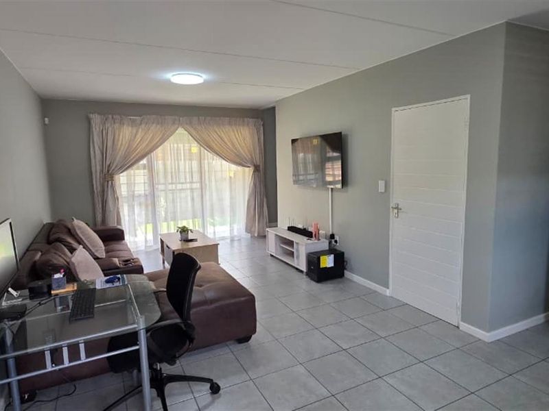 Beautiful Finished Simplex in Terenure, Kempton Park!!!! - Photo 4