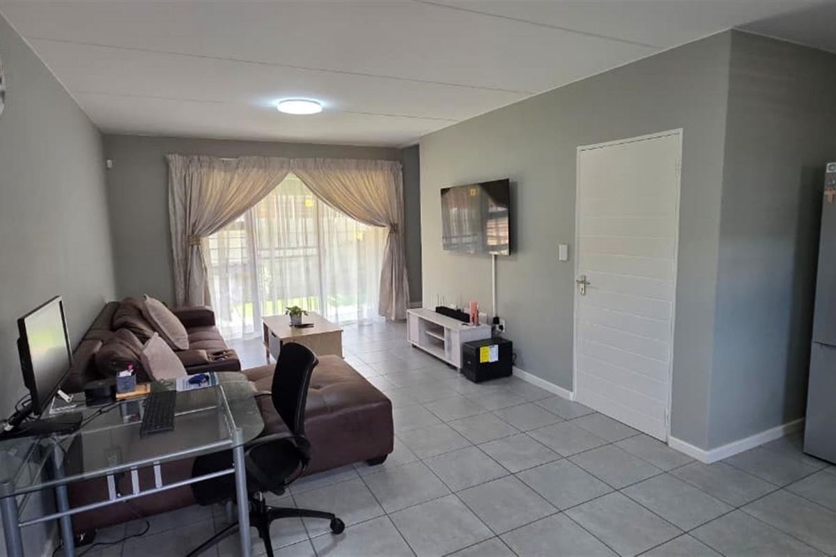 Beautiful Finished Simplex in Terenure, Kempton Park!!!! - Photo 4