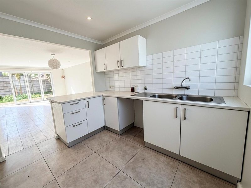 House To Rent in Edgemead, Goodwood - Photo 6