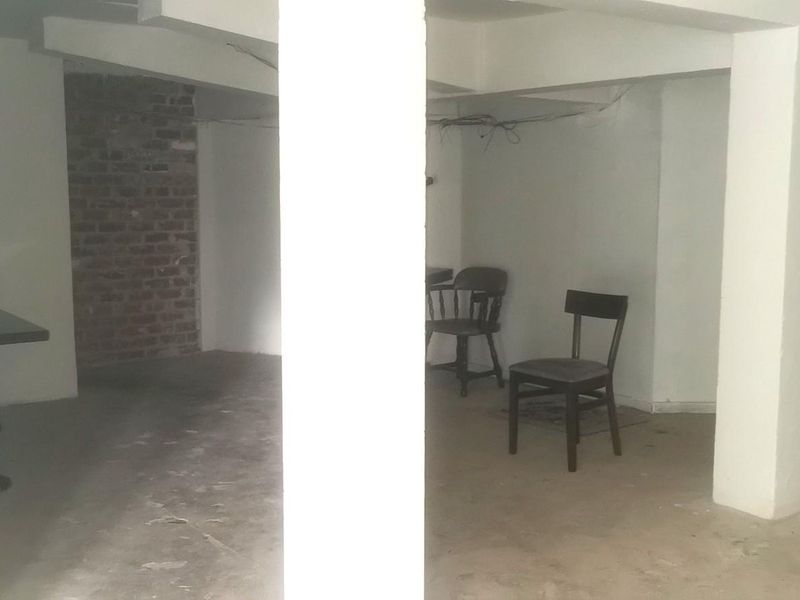 A prime rental premises available to rent.  Immediately available in a prime location. - Photo 9