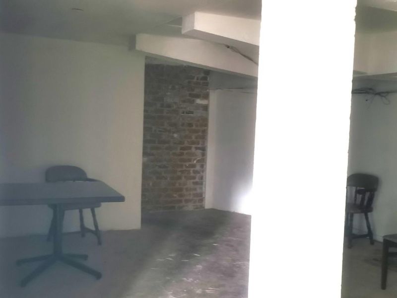 A prime rental premises available to rent.  Immediately available in a prime location. - Photo 8