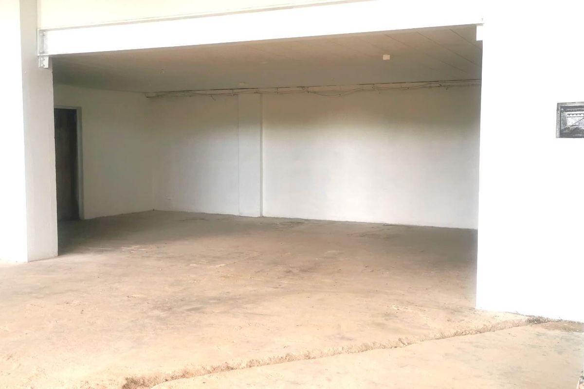 A prime rental premises available to rent.  Immediately available in a prime location. - Photo 4
