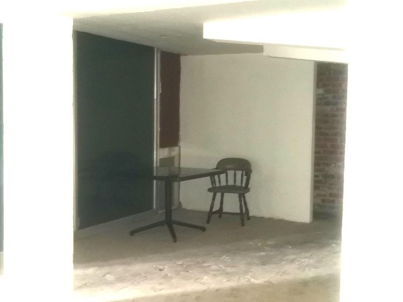 A prime rental premises available to rent.  Immediately available in a prime location. - Photo 10