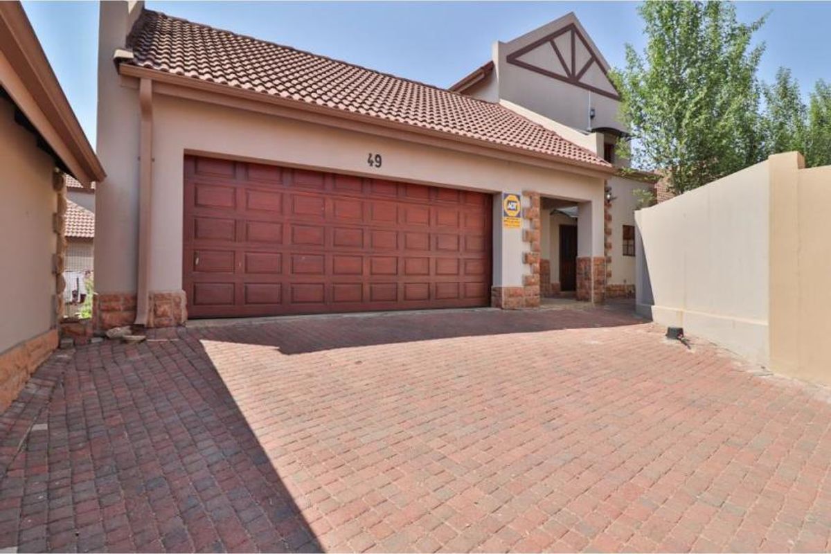 House For Sale in Sought After Security Complex - Photo 2
