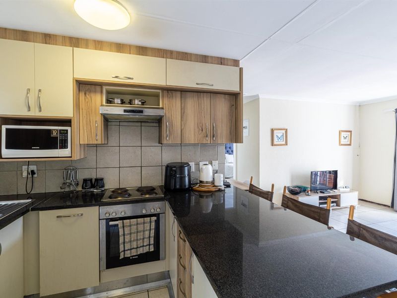 Fantastic 2-Bed Apartment in Morningside Hills, Sandton - Photo 4