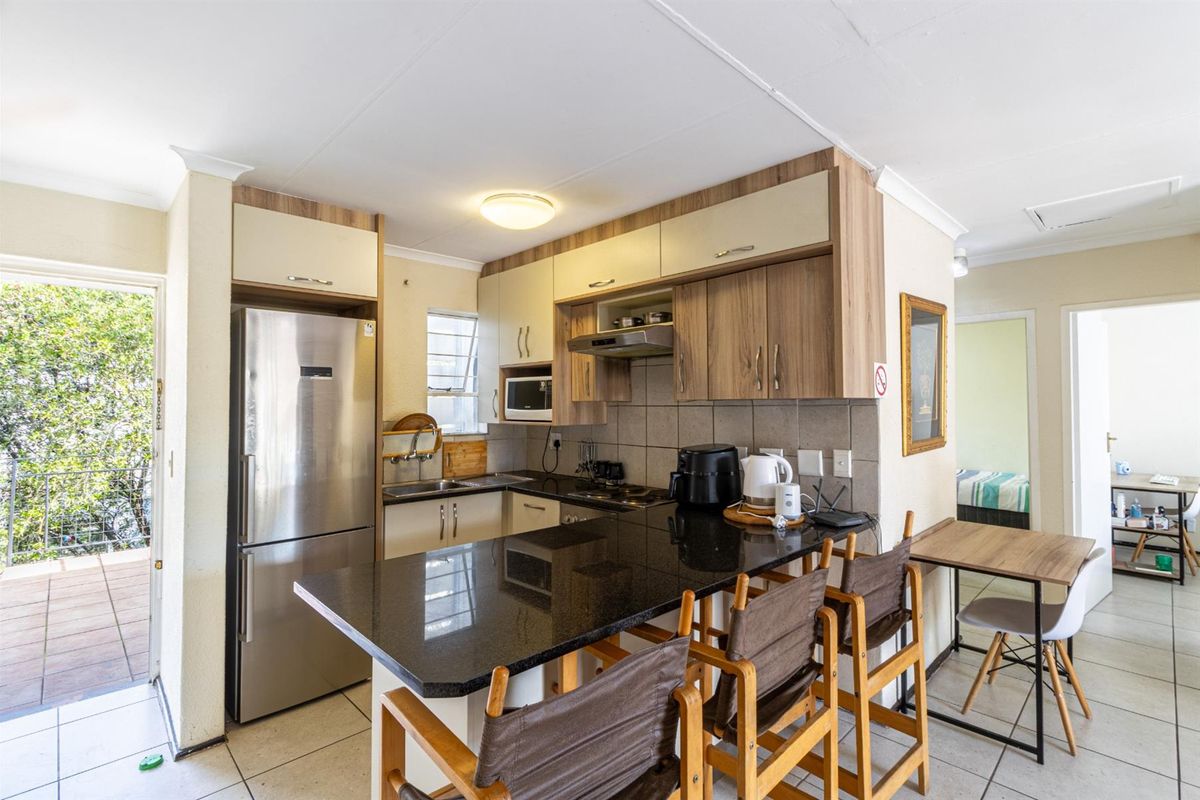 Fantastic 2-Bed Apartment in Morningside Hills, Sandton - Photo 2
