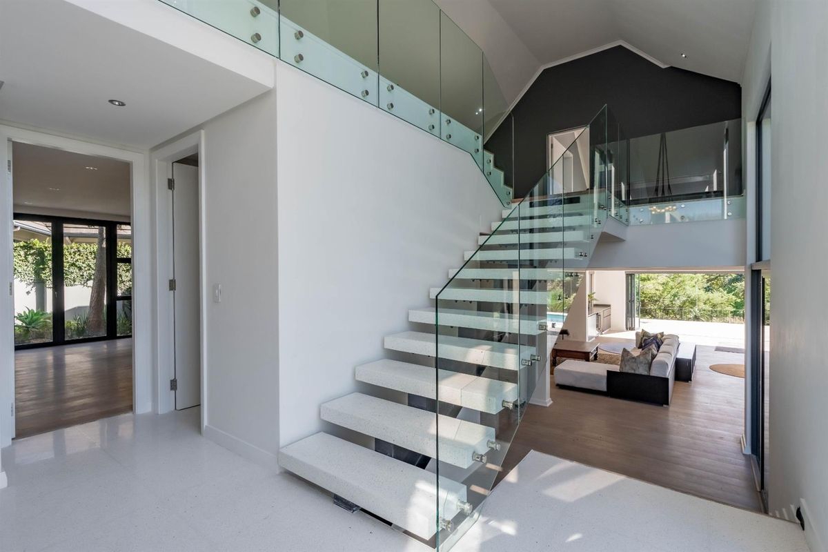 Spacious Entertainer’s Home with Conservancy Views and Flatlet - Photo 2