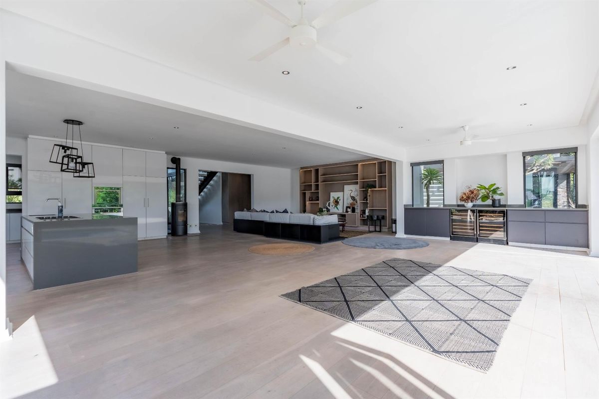 Spacious Entertainer’s Home with Conservancy Views and Flatlet - Photo 3