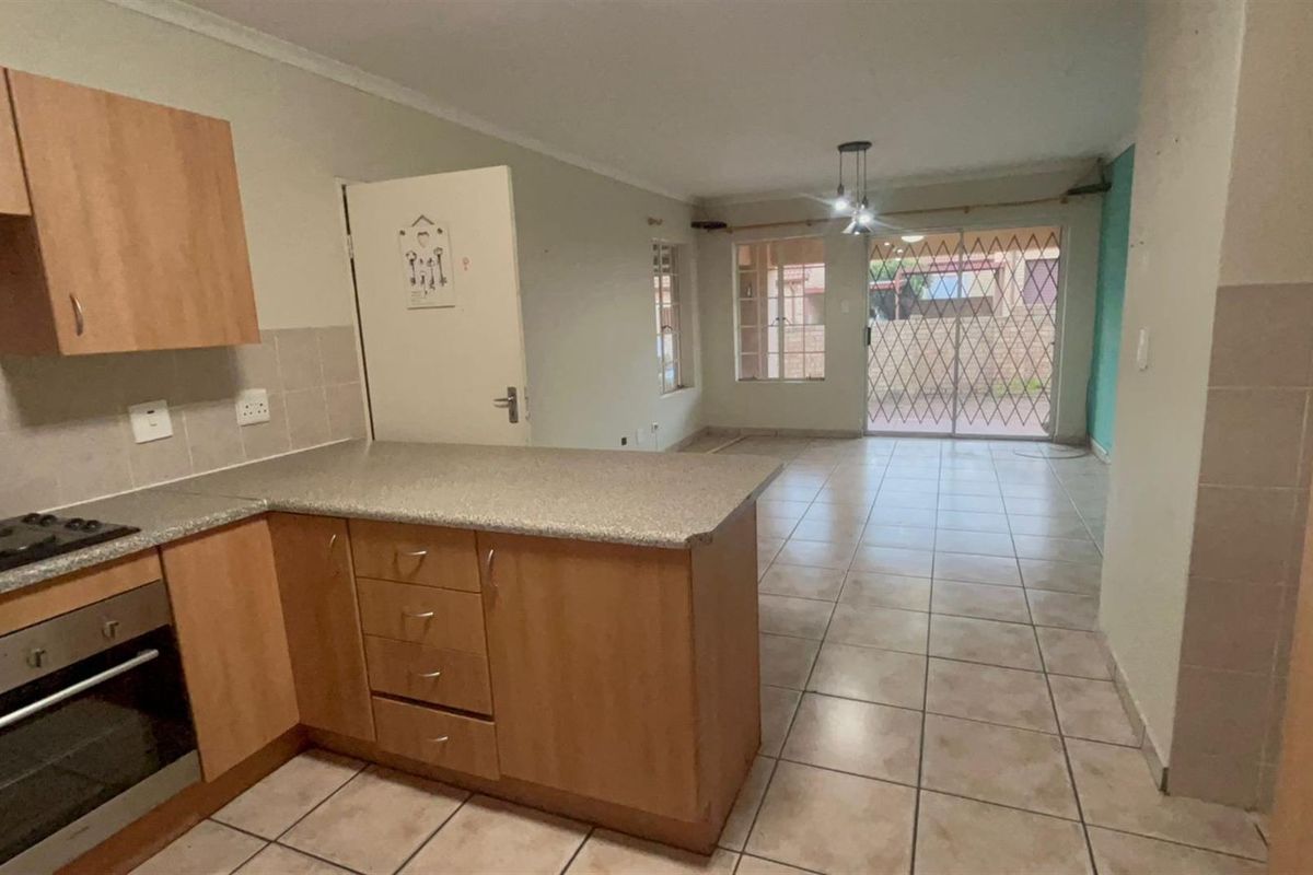 2-Bedroom Townhouse For Sale in Sasolburg Central, Sasolburg - Photo 3