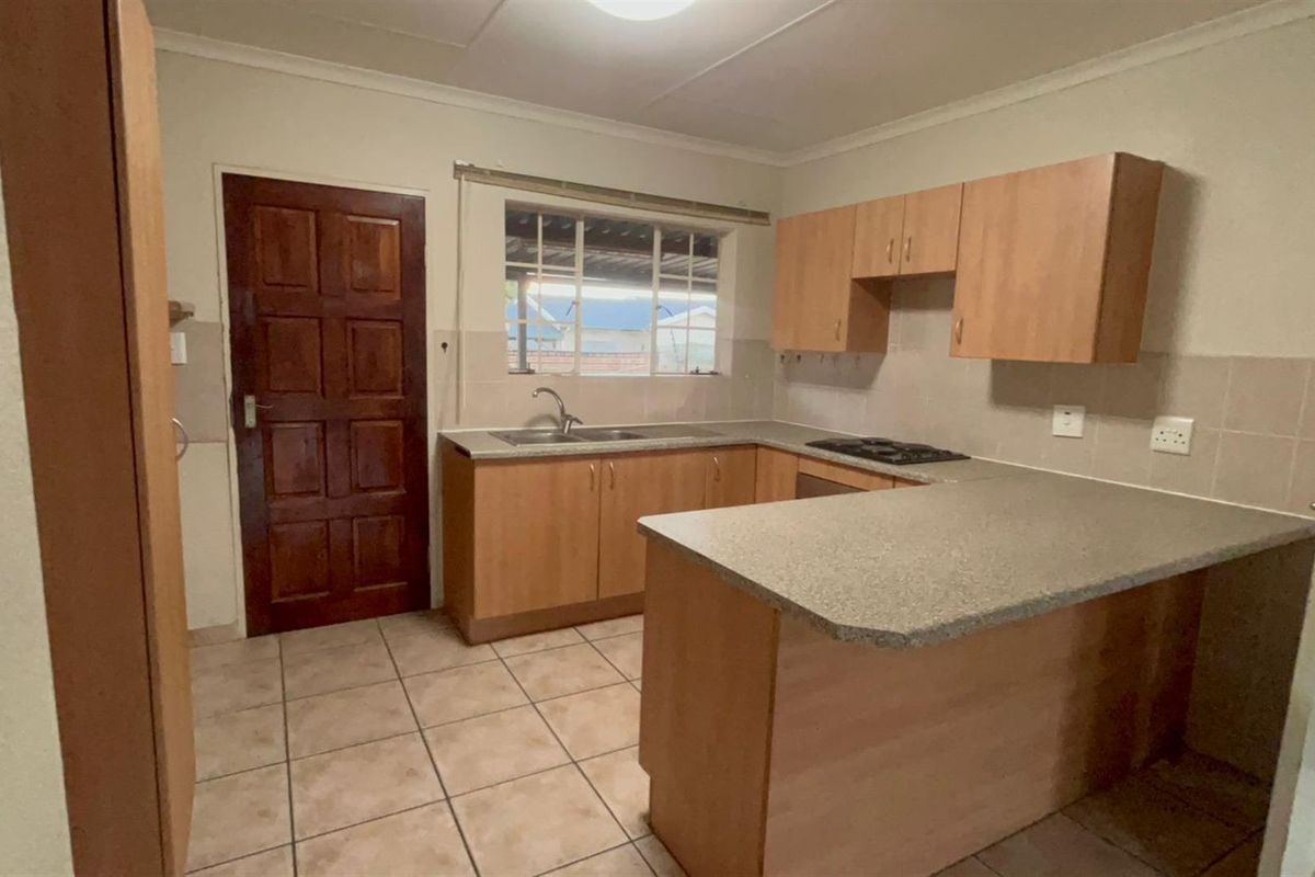 2-Bedroom Townhouse For Sale in Sasolburg Central, Sasolburg - Photo 4