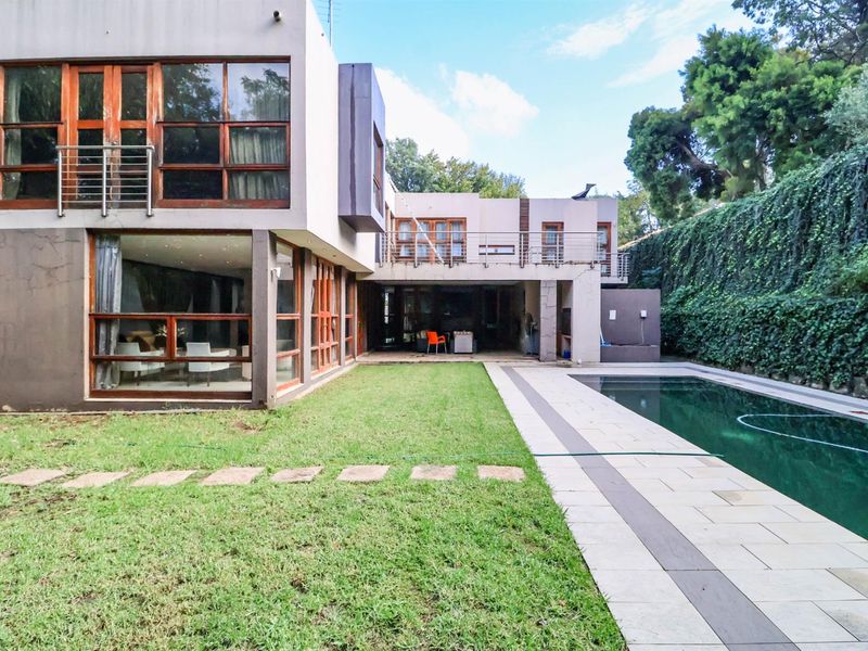 4 Bedroom House for sale in Bryanston, Sandton - Photo 2