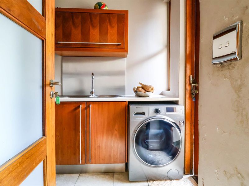 4 Bedroom House for sale in Bryanston, Sandton - Photo 6