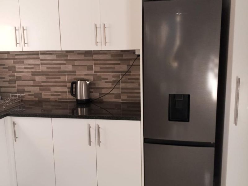 Furnished Apartment To Rent in Strathavon, Sandton - Photo 2