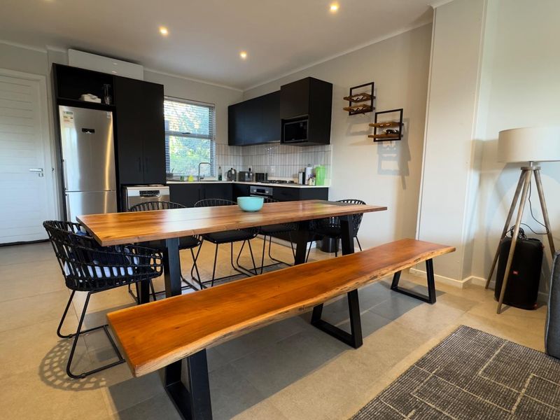 Elegant Design Meets Everyday Convenience - Photo 9