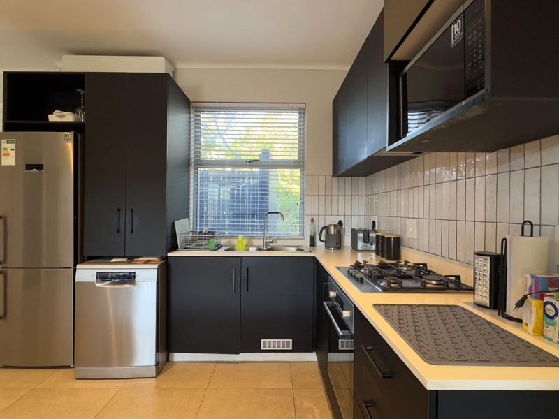 Elegant Design Meets Everyday Convenience - Photo 4