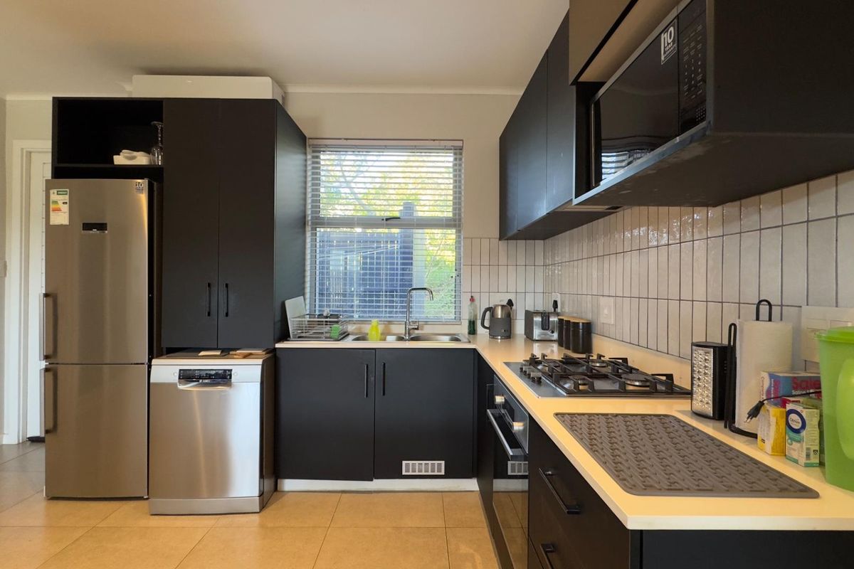 Elegant Design Meets Everyday Convenience - Photo 4