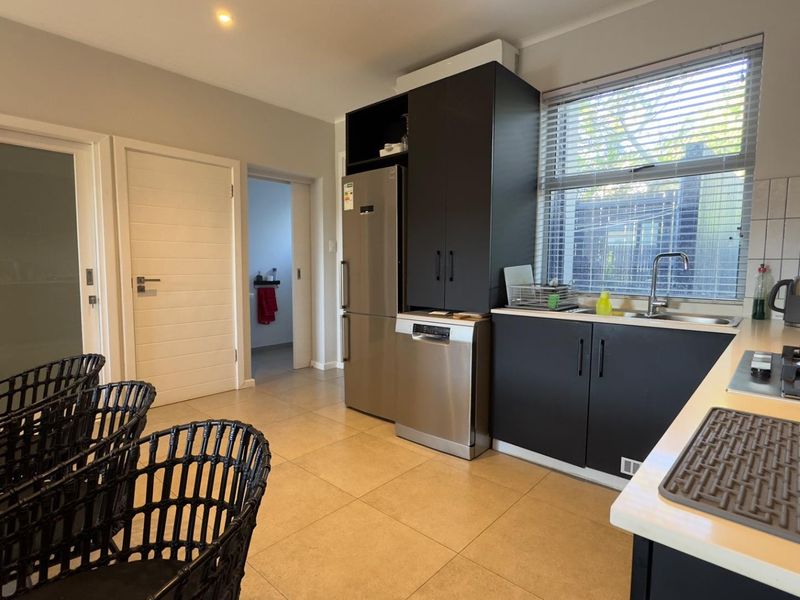 Elegant Design Meets Everyday Convenience - Photo 5