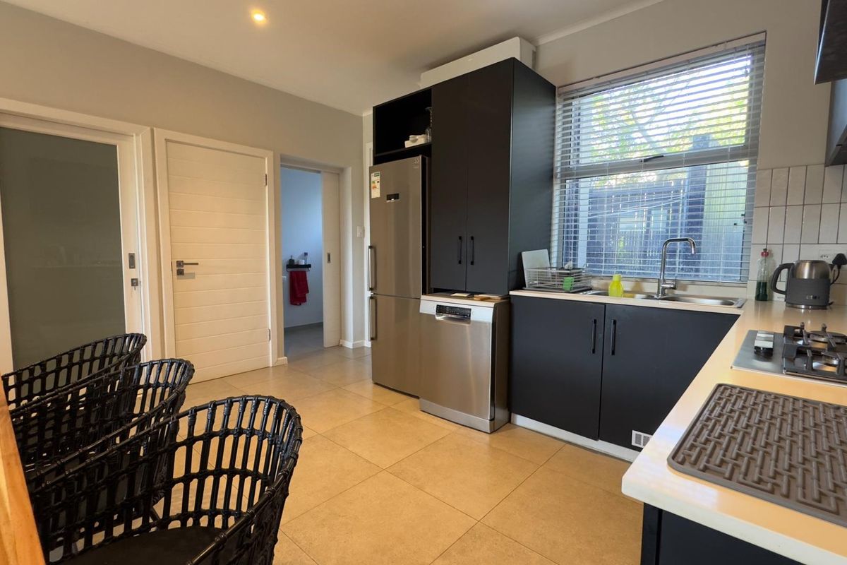 Elegant Design Meets Everyday Convenience - Photo 5