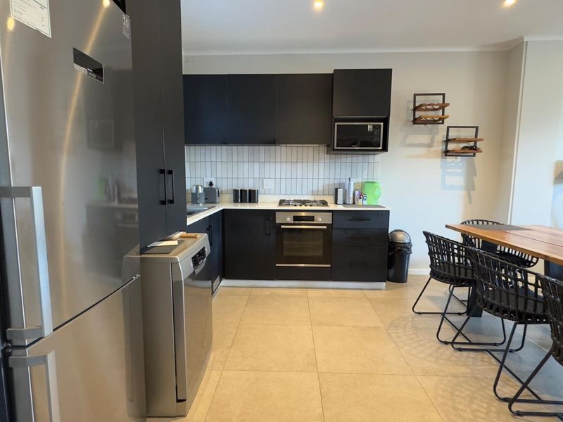 Elegant Design Meets Everyday Convenience - Photo 3