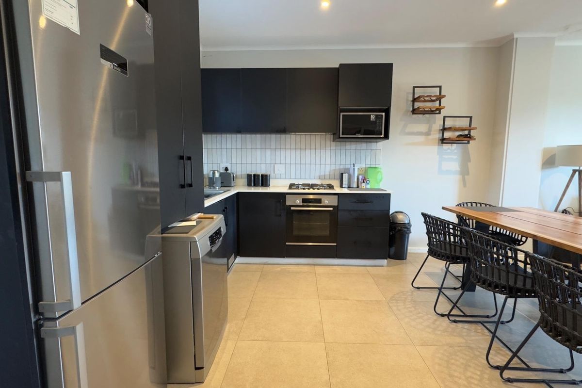 Elegant Design Meets Everyday Convenience - Photo 3