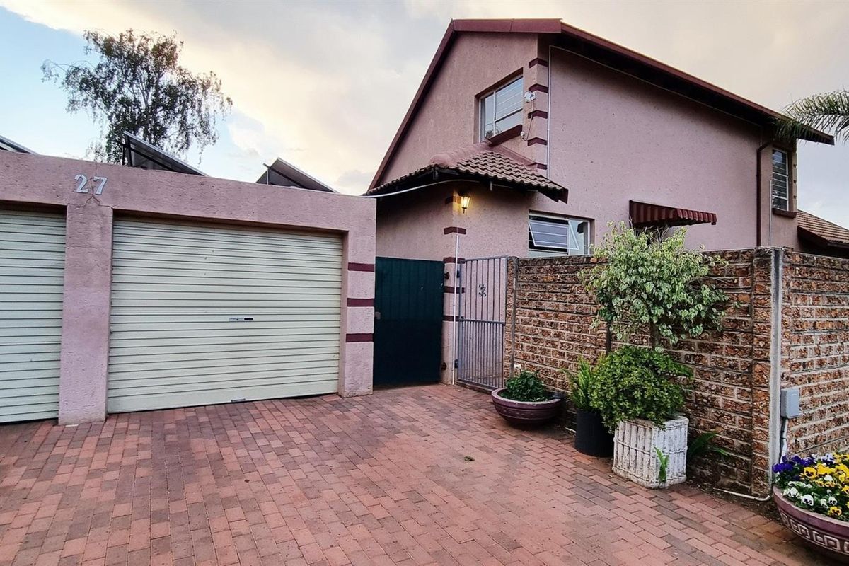 4 Bedroom Cluster in a secure estate in Glen Marias - Photo 2