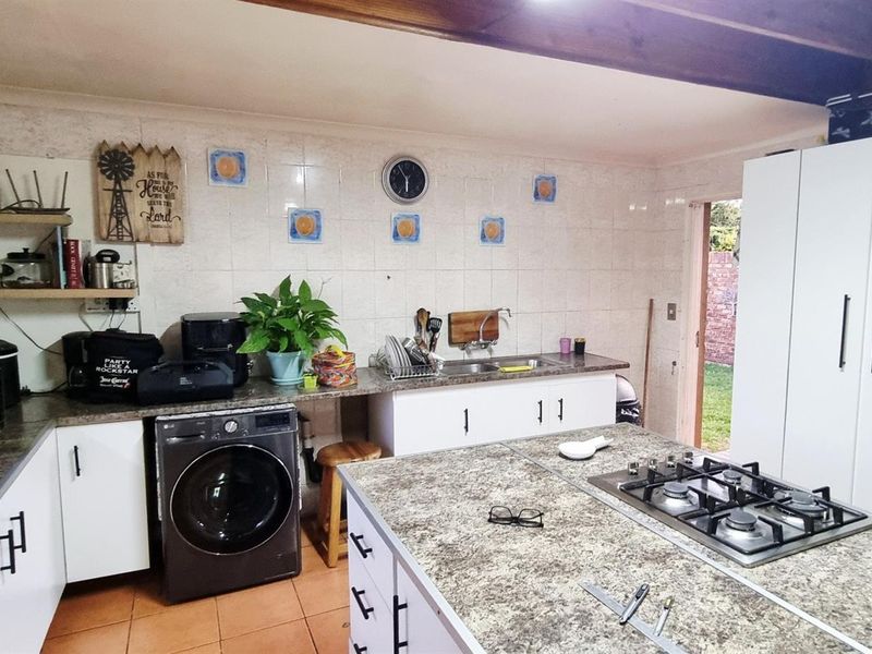 4 Bedroom Cluster in a secure estate in Glen Marias - Photo 9